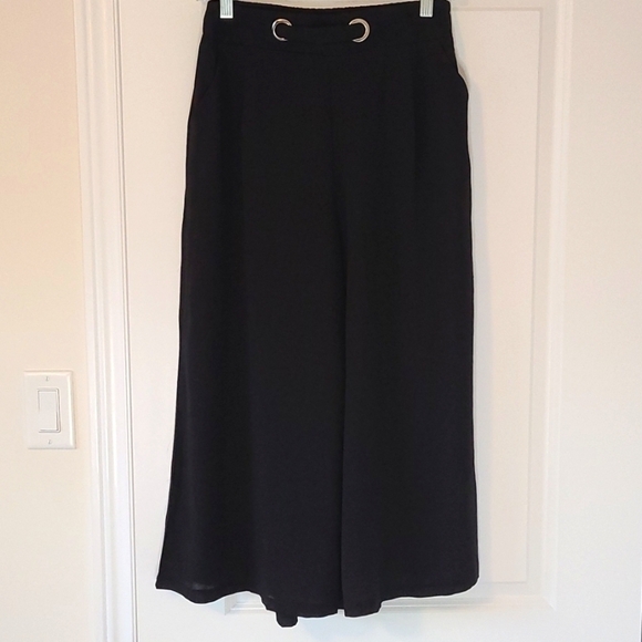 Elegant Black Culottes for Women - Picture 3 of 10
